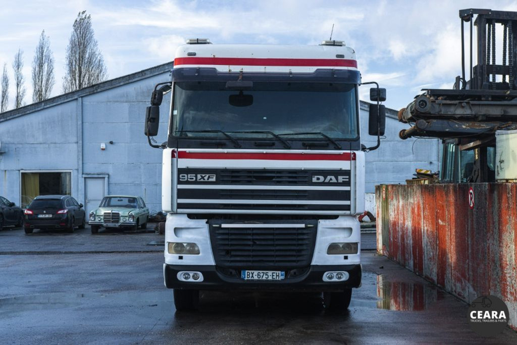  CEARA TRUCKS DAF XF 95.380 manual gearbox good truck! EURO 2 VRACHTWAGENS TREKKERS